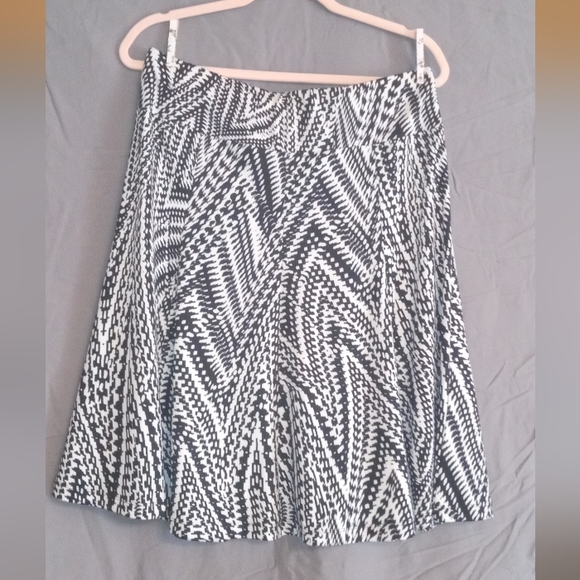Cato Dresses & Skirts - Cato Black and White Geometric A-Line Skirt